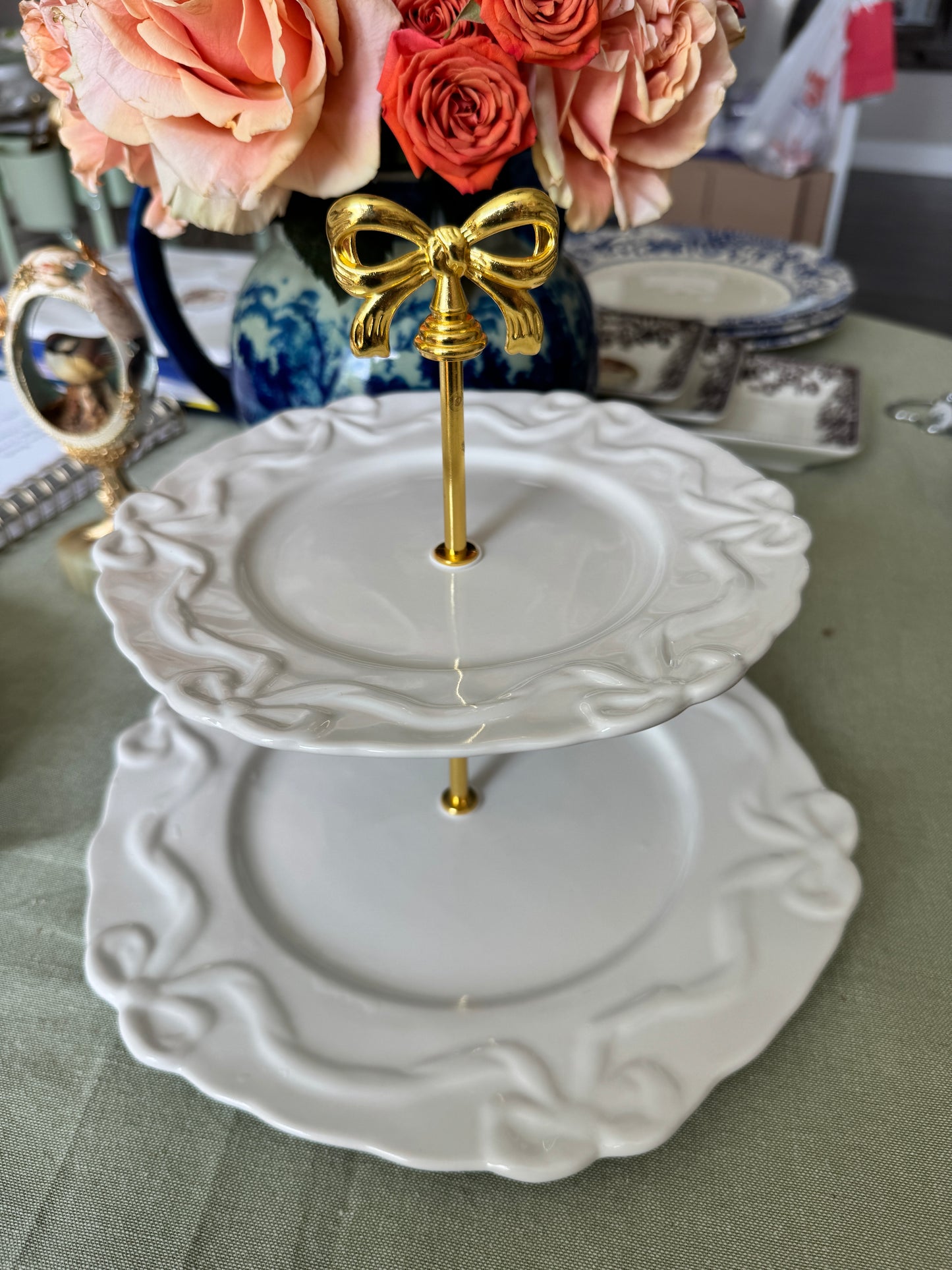 Anthropologie Benedita Bow 2-Tiered Stand – Classic White Serving Tray with Sculpted Bows