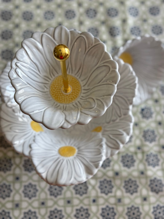 Bordallo Pinheiro Maria Flor Daisy Tiered Stand – White Floral Serveware for Spring Entertaining