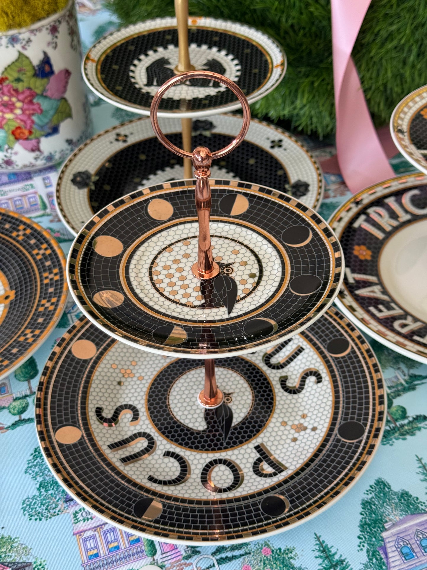 Bistro Tile - Halloween Edition Two Tiered Stand (Hocus Pocus)