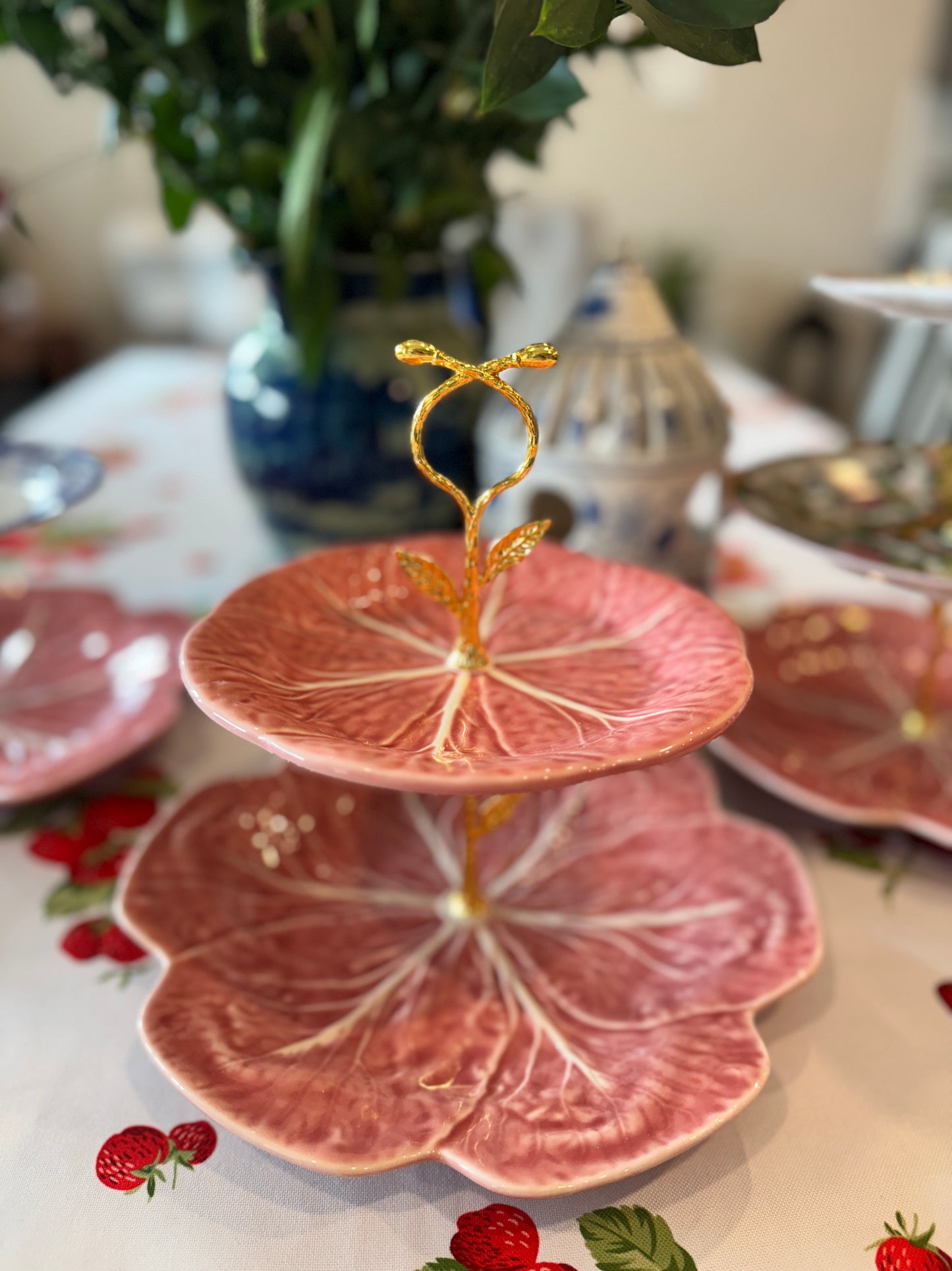 Pink Bordallo Cabbageware Two-Tier Stand