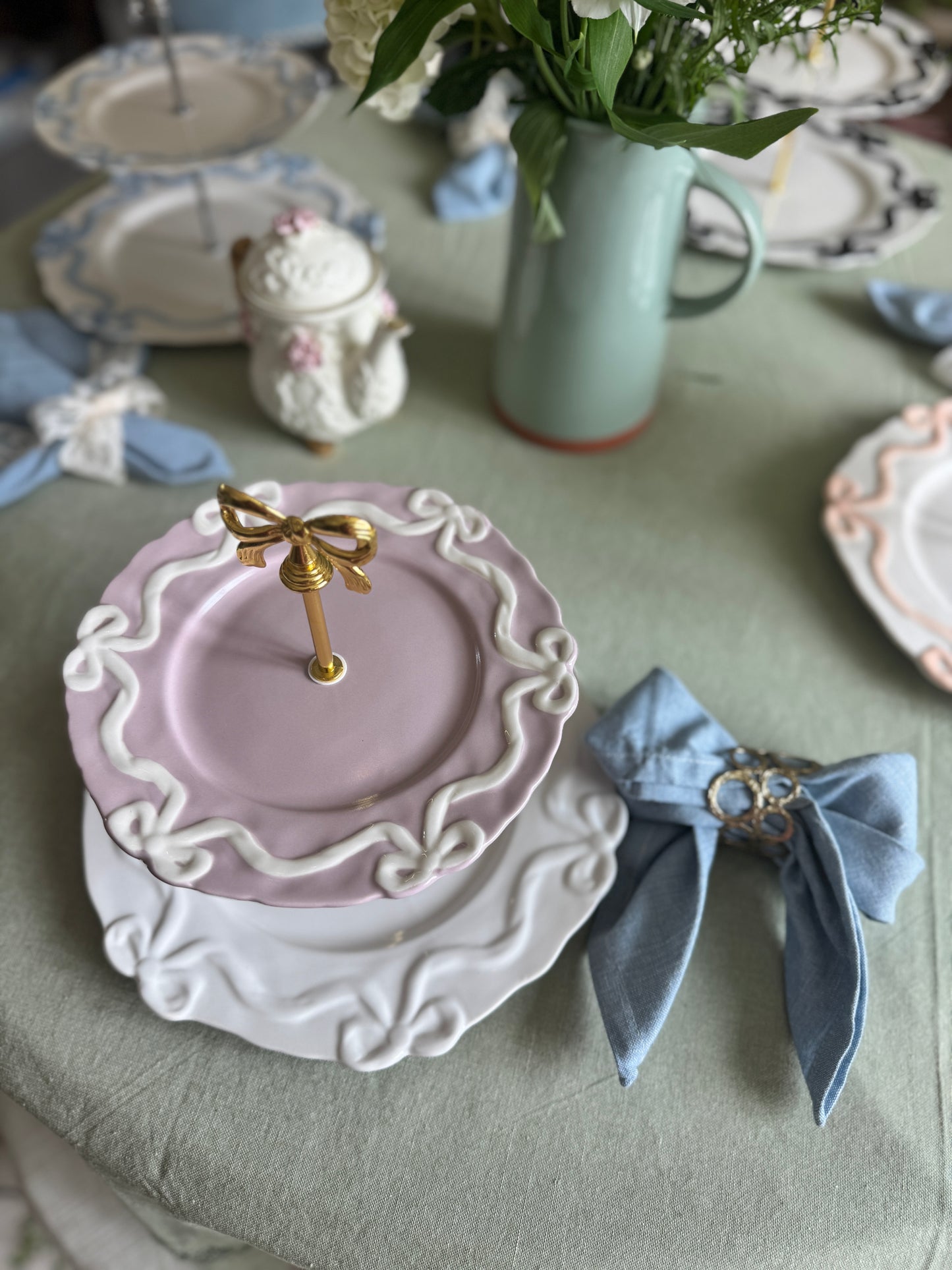 Anthropologie Benedita Bow Two-Tier Stand – Lilac & White Plates with Gold Bow Handle