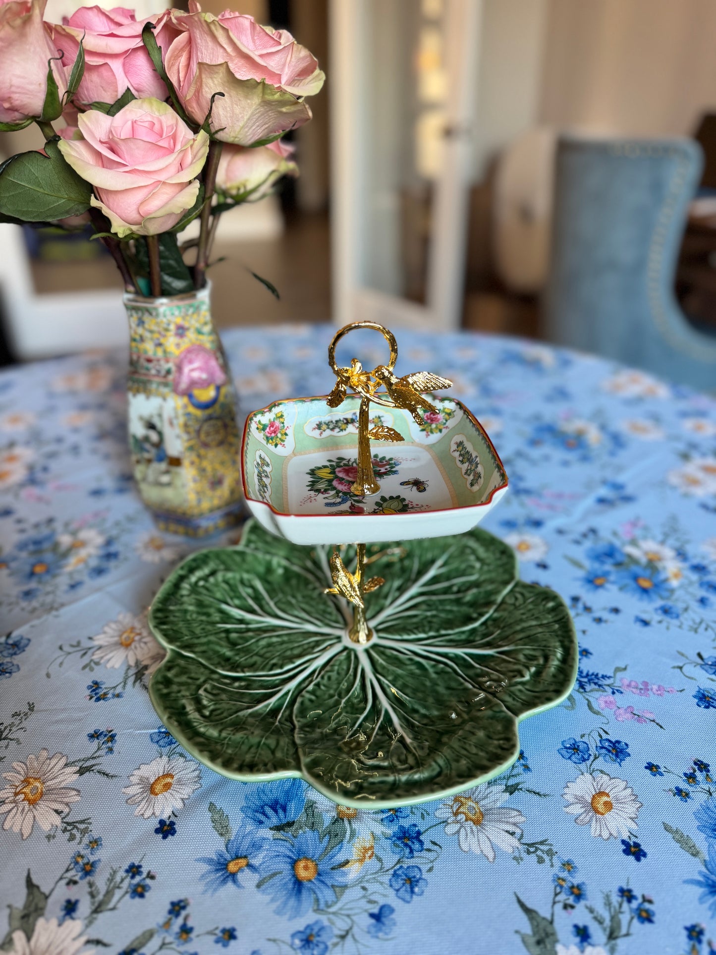 Bordallo Cabbage Dinner Plate & Williams Sonoma Famille Rose Dip Bowl Two Tiered Stand