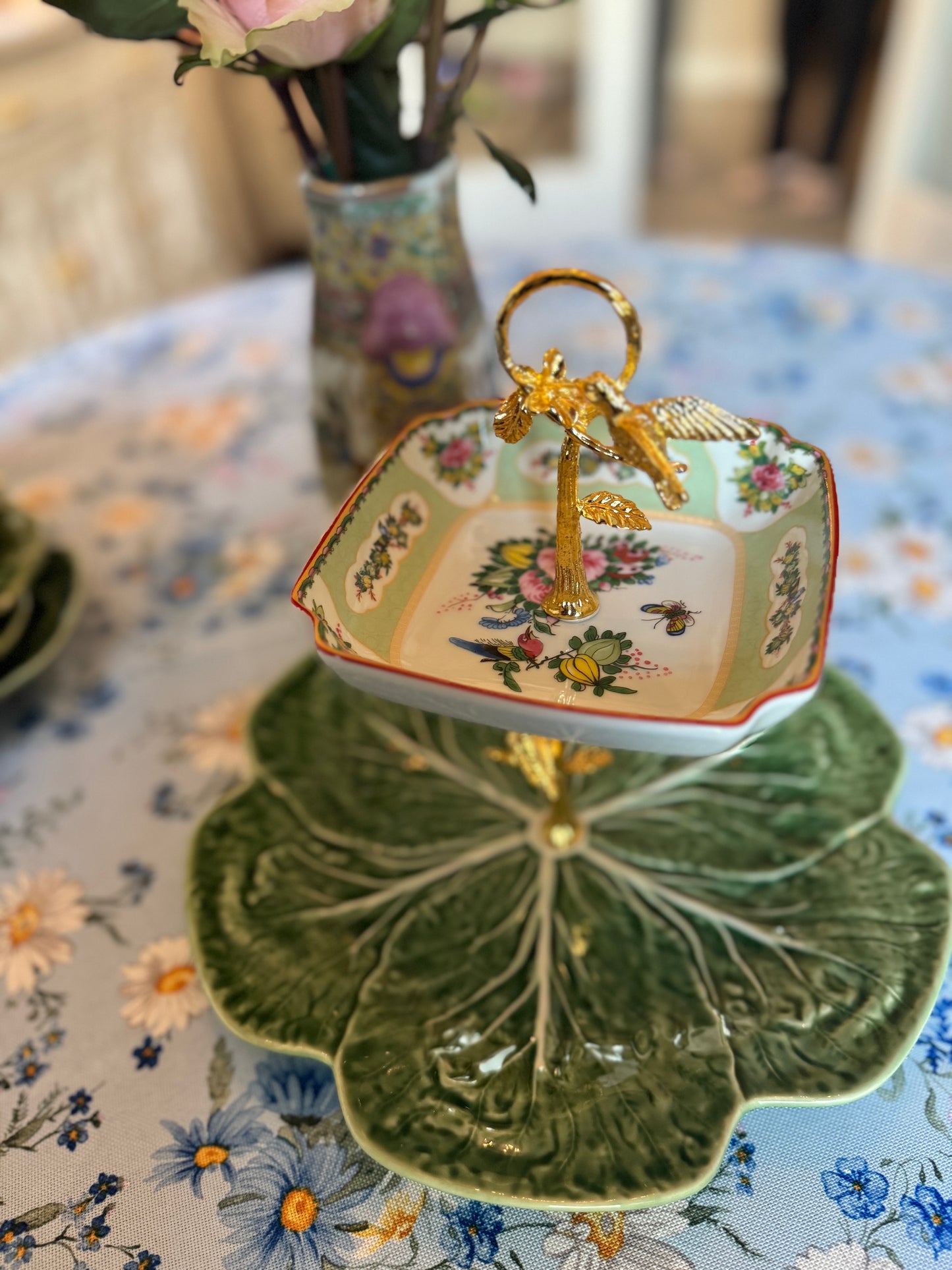 Bordallo Cabbage Dinner Plate & Williams Sonoma Famille Rose Dip Bowl Two Tiered Stand