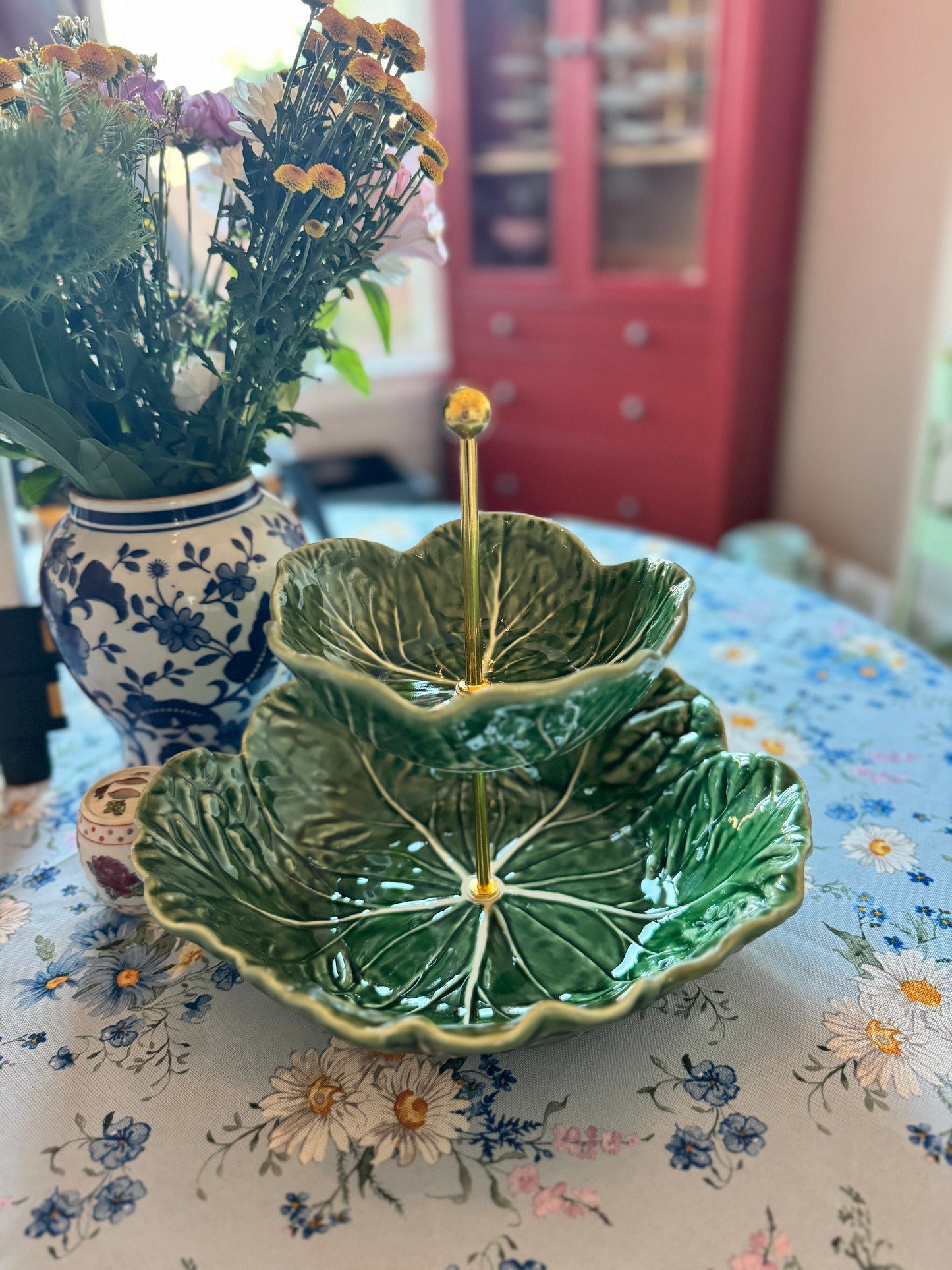 Green Bordallo Cabbage Leaf Two-Tiered Serving Stand – Handmade Tiered Bowl Stand