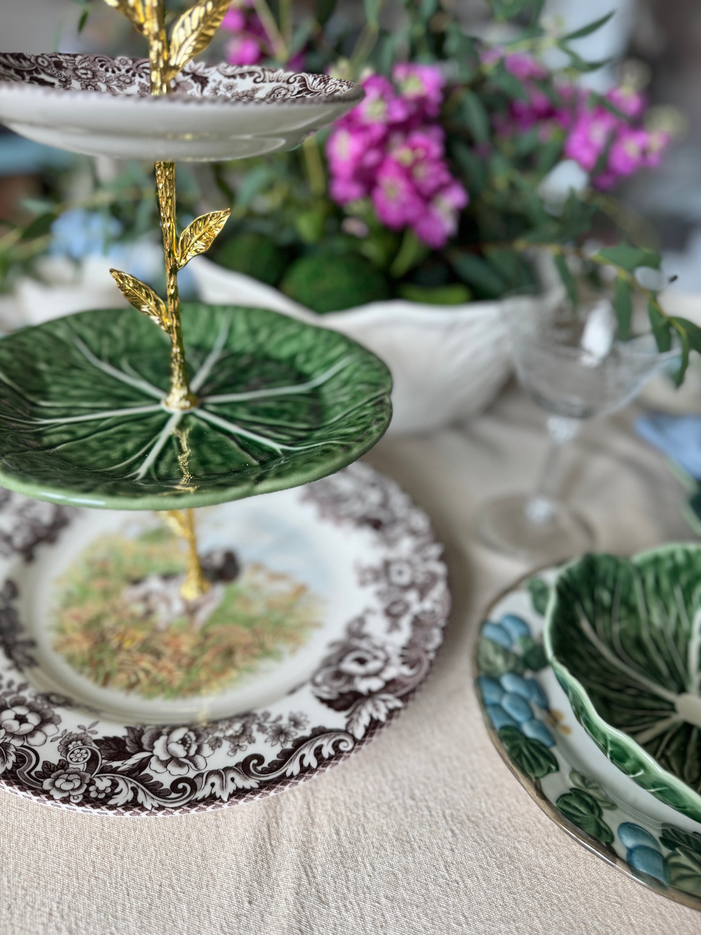 Spode Woodland Spaniel & Bordallo Pinheiro Cabbage Tiered Stand – Handcrafted Three-Tier Serving Tray
