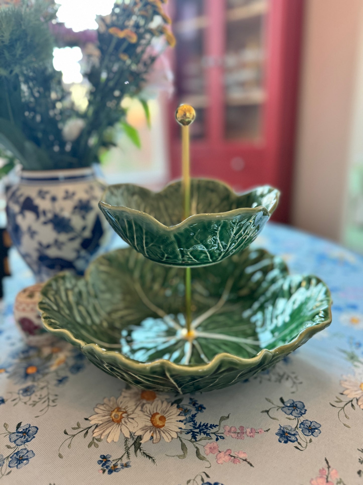 Green Bordallo Cabbage Leaf Two-Tiered Serving Stand – Handmade Tiered Bowl Stand