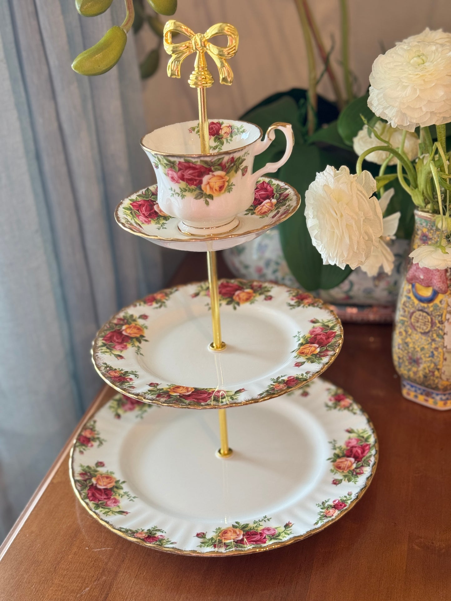 Royal Albert Old Country Roses Tiered Stand – 3 Tier Vintage Dessert Tray with Teacup Topper