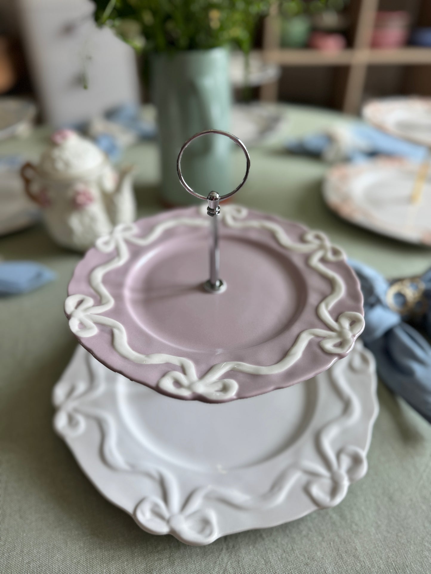 Anthropologie Benedita Bow Two-Tier Stand – Lilac & White Plates with Gold Bow Handle