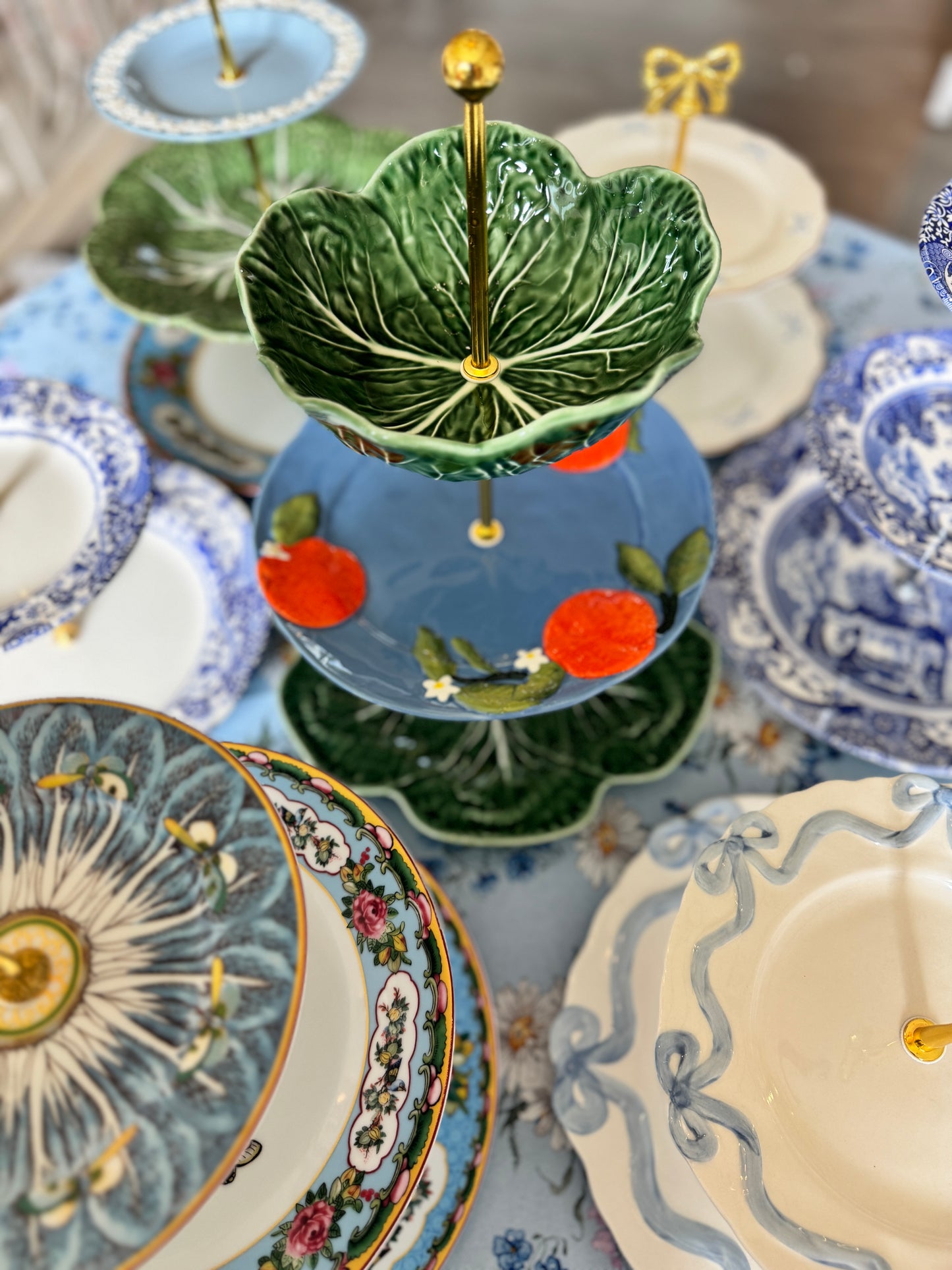 Bordallo Cabbage & Anthropologie Orange Tiered Stand – 3-Tier Fruit and Dessert Server