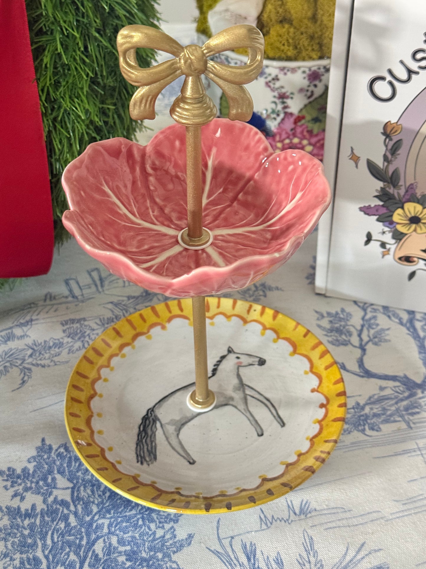 Horse and Pink Bordallo Cabbage Petite Tiered Stand