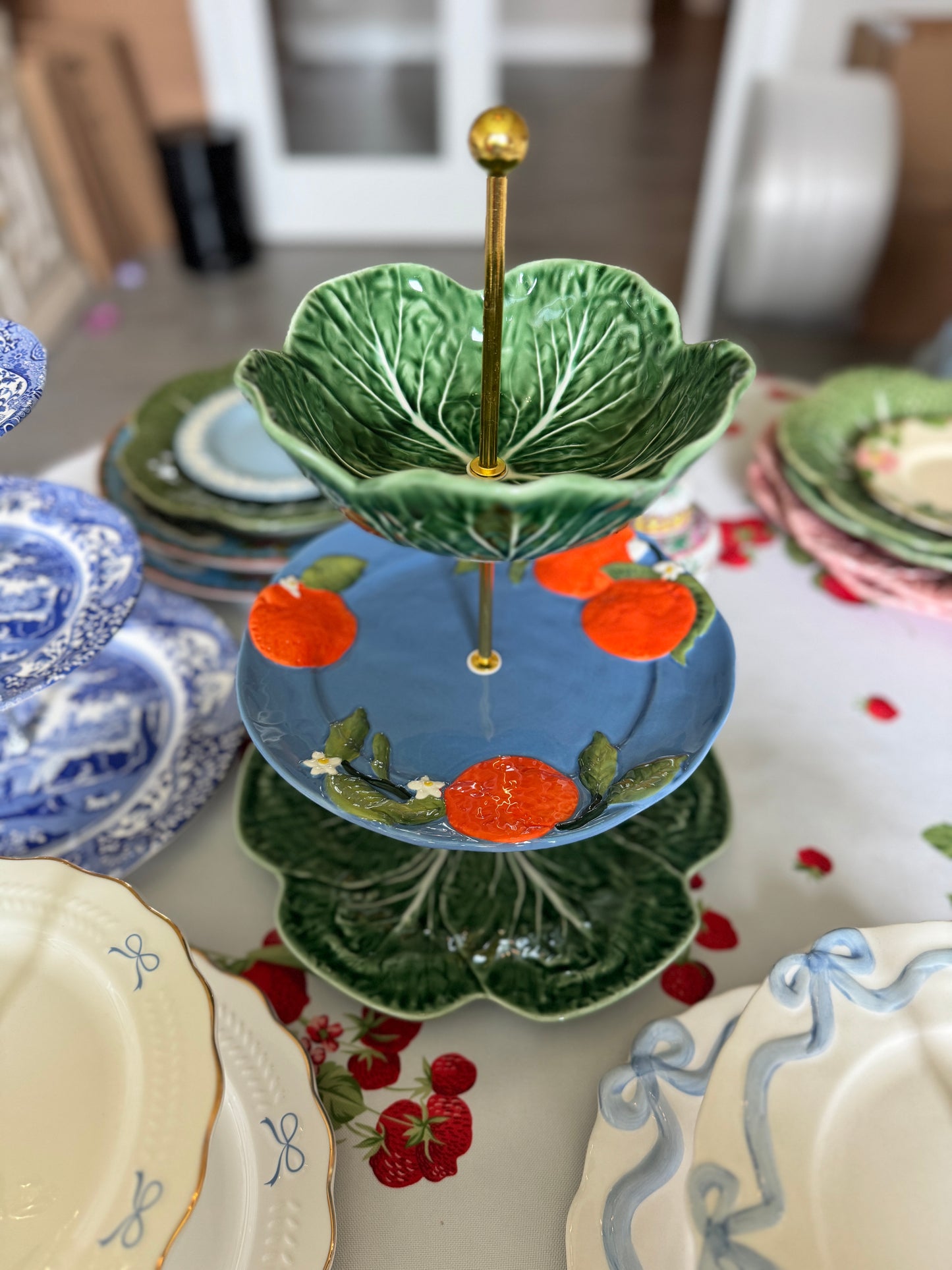 Bordallo Cabbage & Anthropologie Orange Tiered Stand – 3-Tier Fruit and Dessert Server