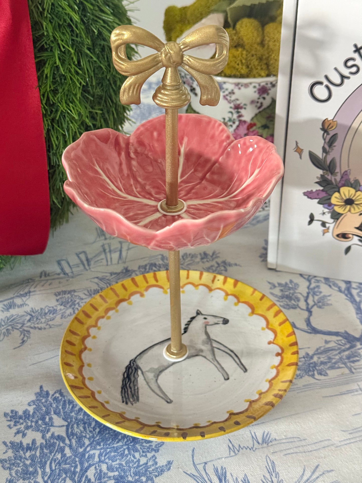 Horse and Pink Bordallo Cabbage Petite Tiered Stand