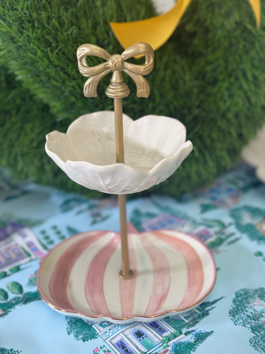 Bordallo Pinheiro Beige Cabbage × MacKenzie-Childs Pumpkin Petite Tiered Stand