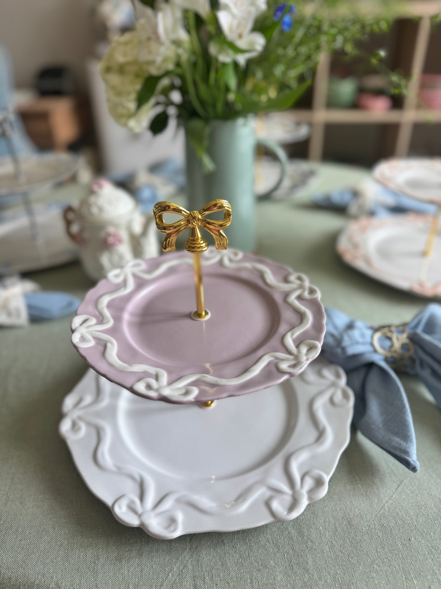 Anthropologie Benedita Bow Two-Tier Stand – Lilac & White Plates with Gold Bow Handle