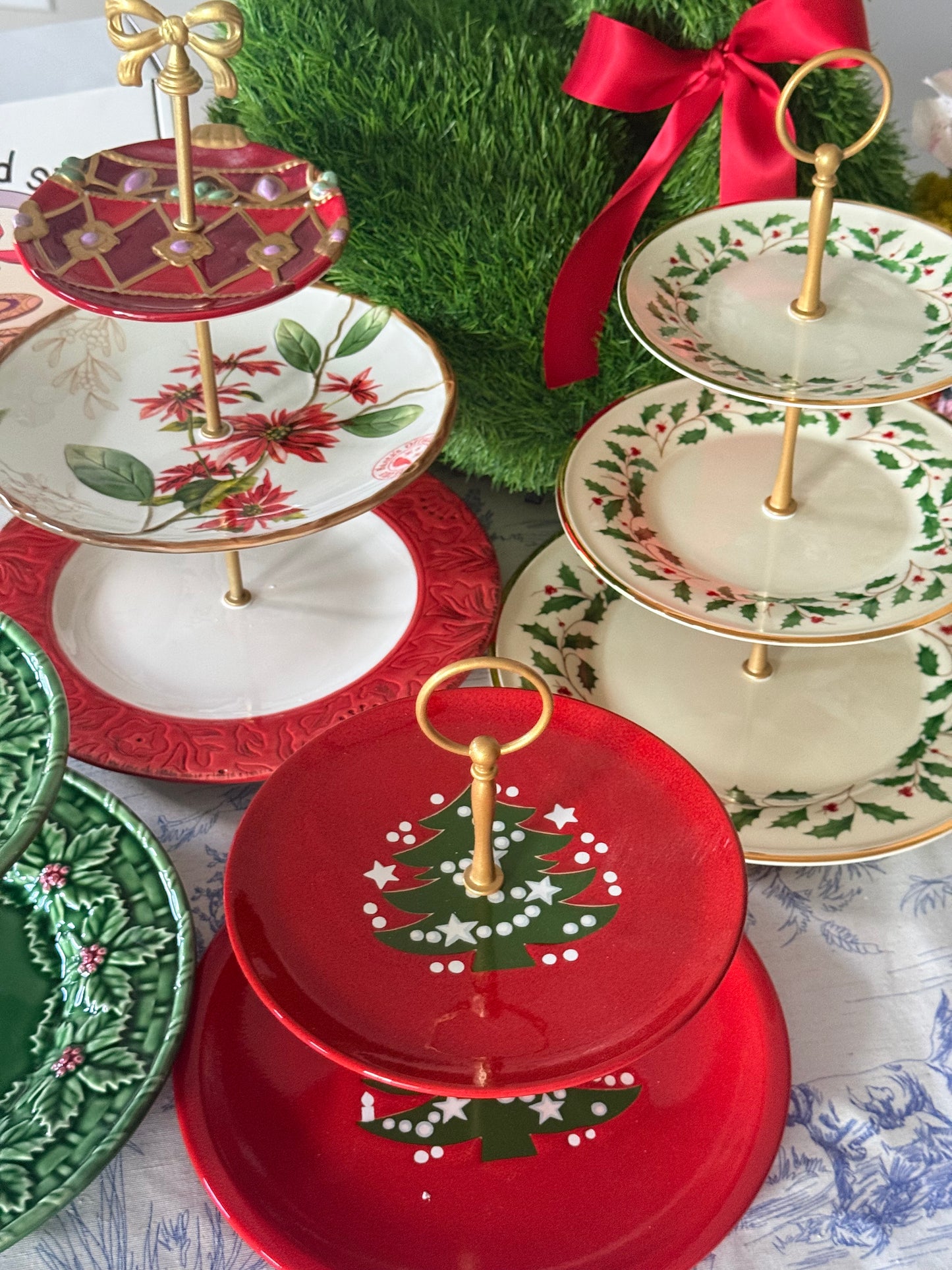 Lenox Holly - Christmas Three Tiered Stand