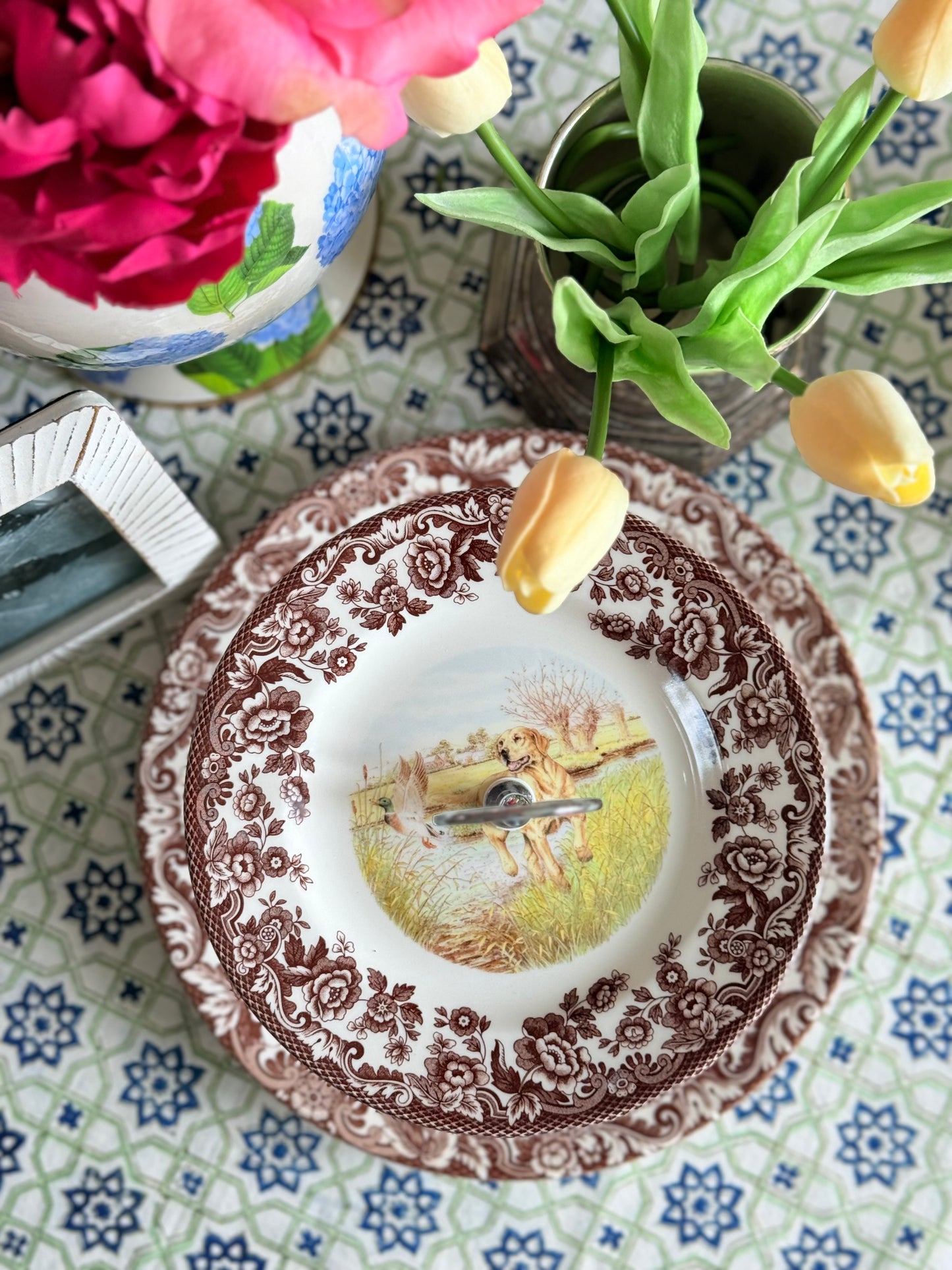 Spode Woodland Golden Retriever Tiered Stand – Handcrafted Dog Lover Serving Stand Made from Spode Woodland China
