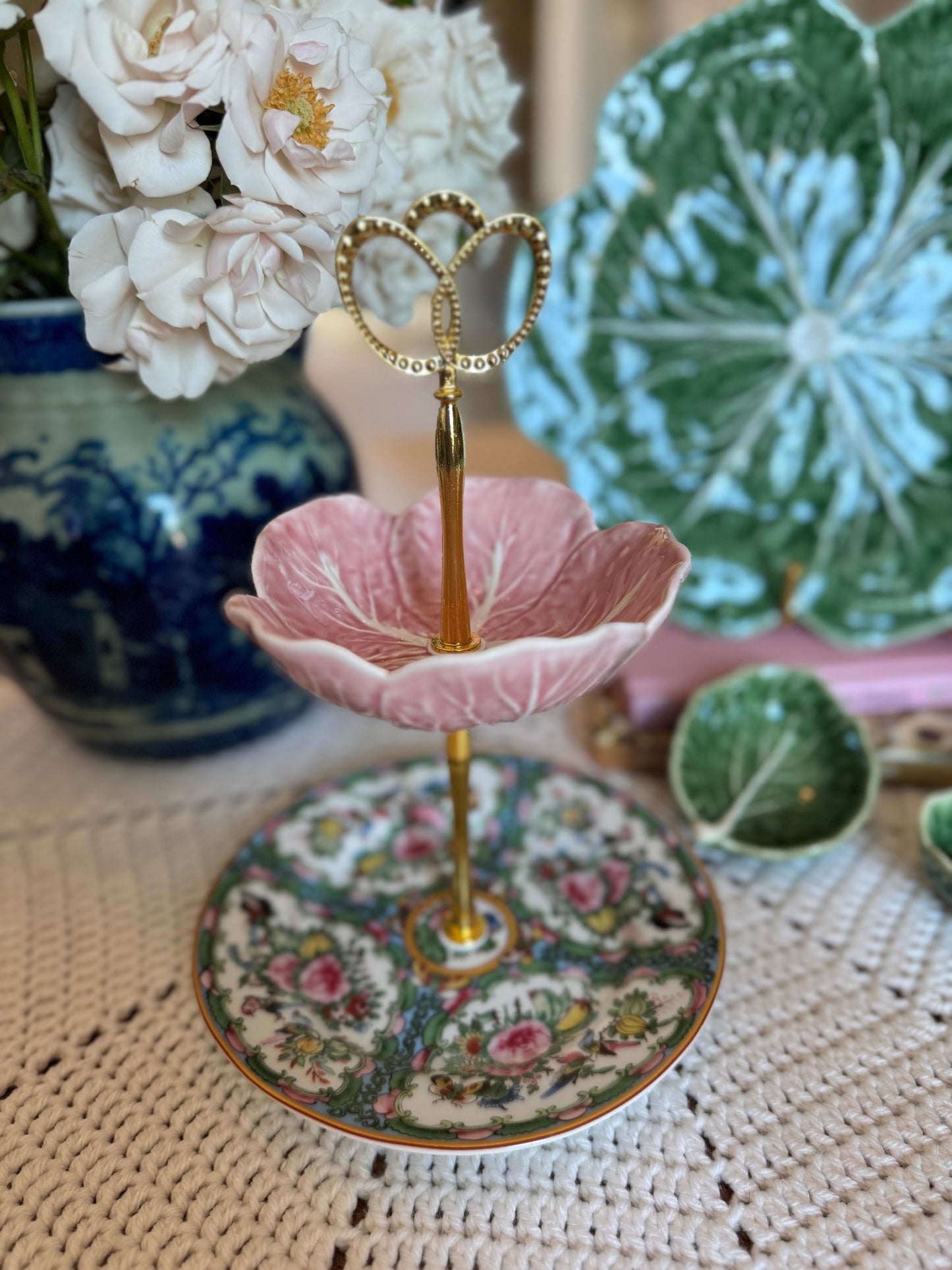 Bordallo Pink Cabbage and Famille Rose Petite Stand