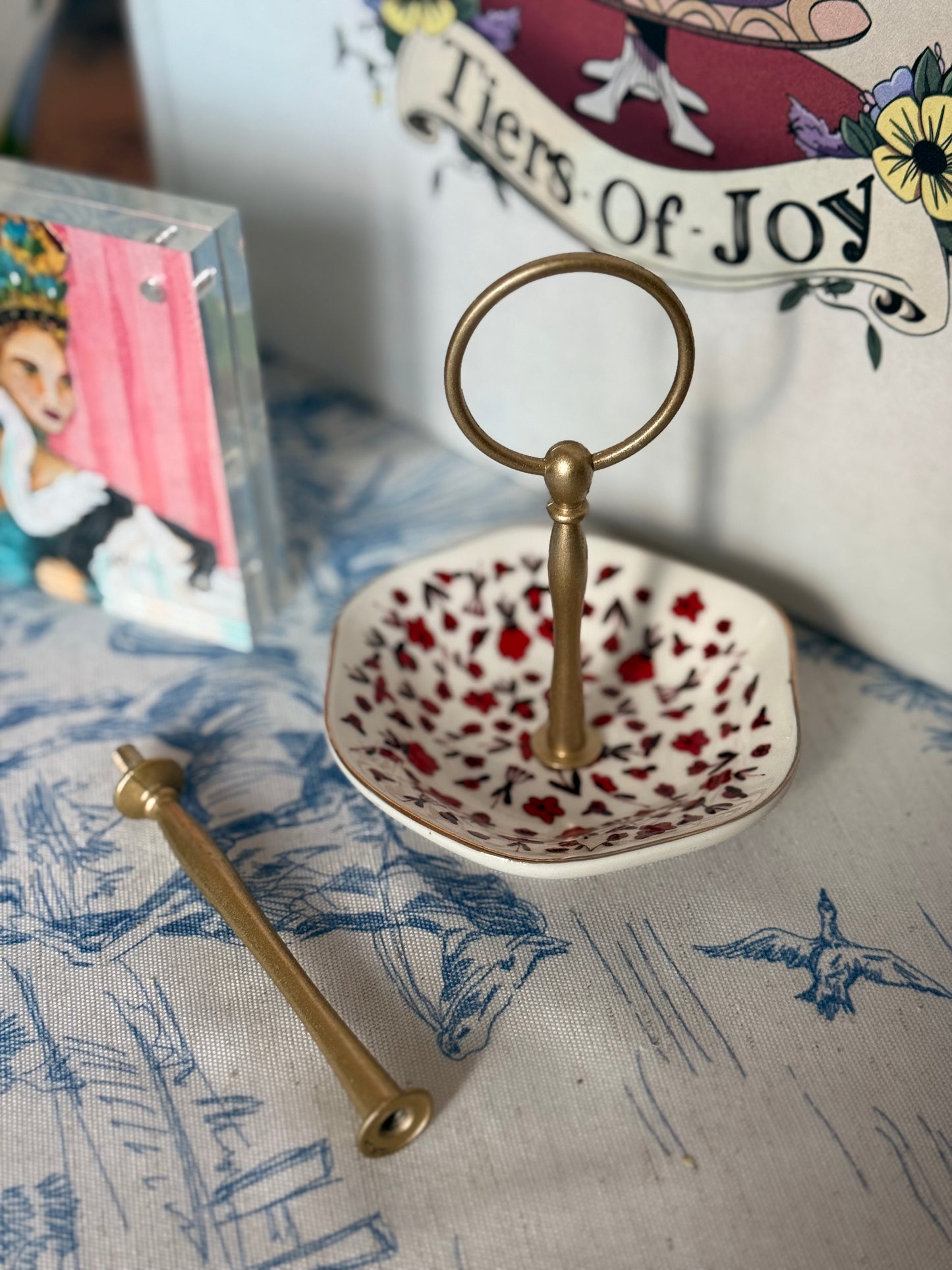 Signature Hardware: Brushed Gold Circle